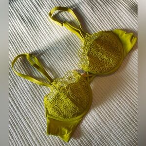 Vintage Victoria’s Secret Very Sexy Bra 34A Chartreuse Mesh